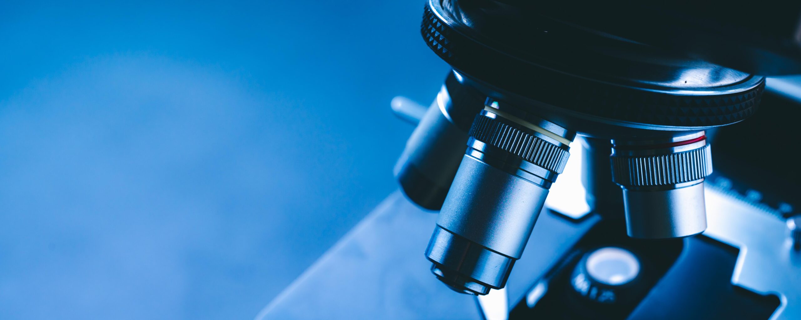 Image of microscope. For post concerning trustworthiness of scientific research.