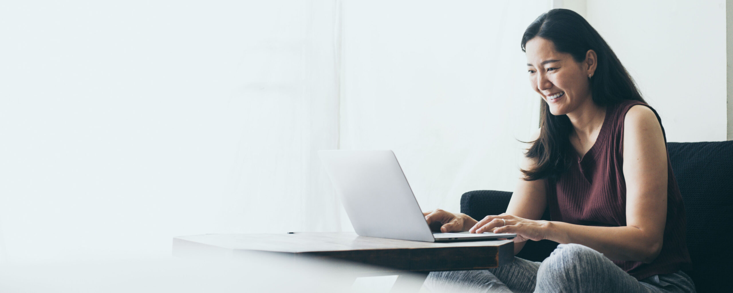 Person looking at a computer (for release about AI-generated health information).